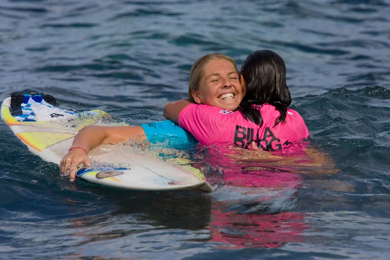 Surf with friends